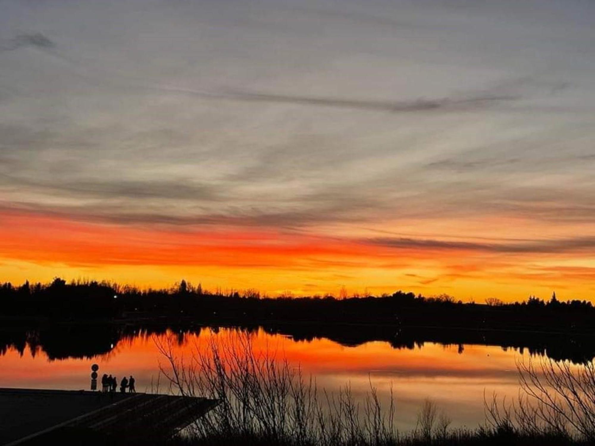 Lakeside Provence - Appartement Classe 4 Etoiles, Vue Sur Le Lac, Parking Sous-Sol, Double Clim Monteux Buitenkant foto